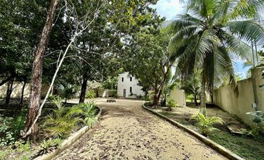 SE VENDE TERRENO EN RAUDALES, Q. ROO, CON BELLA CASA A ORILLA DEL LAGO