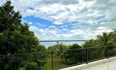 SE VENDE TERRENO CON CASA A LA ORILLA DE LA LAGUNA EN RAUDALES, Q. ROO