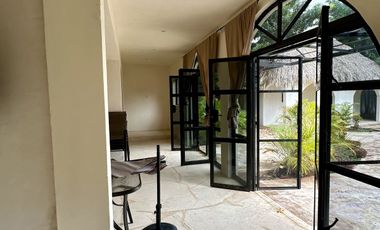 SE VENDE TERRENO EN RAUDALES, Q. ROO, CON BELLA CASA A ORILLA DEL LAGO