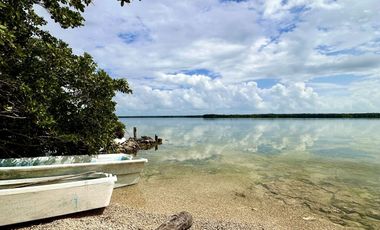 SE VENDE TERRENO CON CASA A LA ORILLA DE LA LAGUNA EN RAUDALES, Q. ROO