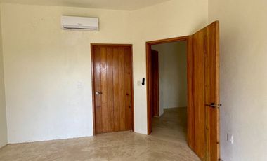 SE VENDE TERRENO EN RAUDALES, Q. ROO, CON BELLA CASA A ORILLA DEL LAGO