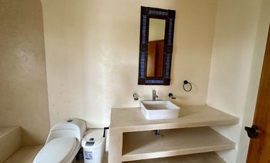 SE VENDE TERRENO EN RAUDALES, Q. ROO, CON BELLA CASA A ORILLA DEL LAGO