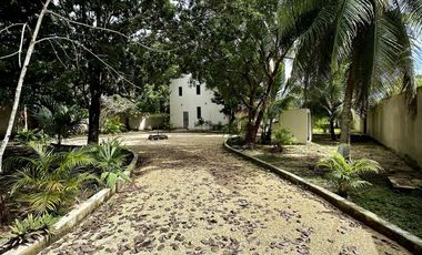SE VENDE TERRENO EN RAUDALES, Q. ROO, CON BELLA CASA A ORILLA DEL LAGO