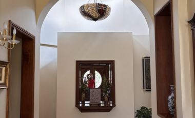 ESPECTACULAR CASA CON AMPLIOS ESPACIOS