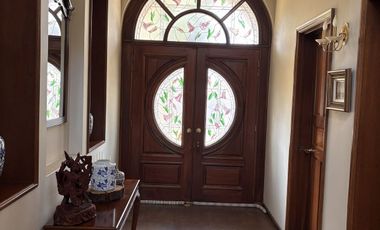 ESPECTACULAR CASA CON AMPLIOS ESPACIOS