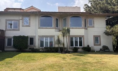 ESPECTACULAR CASA CON AMPLIOS ESPACIOS