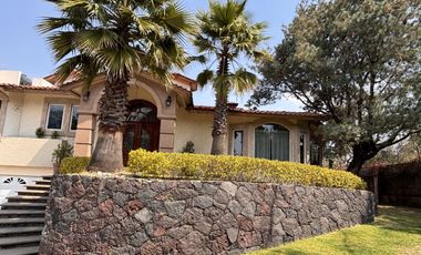 ESPECTACULAR CASA CON AMPLIOS ESPACIOS