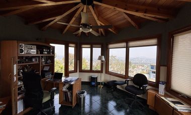 ESPECTACULAR CASA CON AMPLIOS ESPACIOS