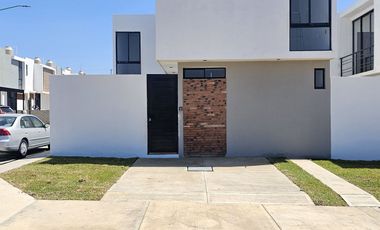 CASA EN VENTA ZONA NORTE DE VILLA DE ÁLVAREZ, 2 PLANTAS, 2 RECÁMARAS, 3 BAÑOS