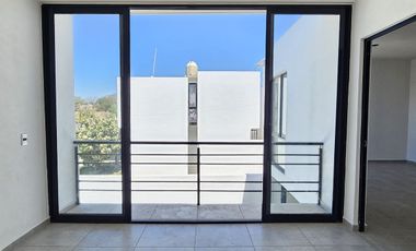 CASA EN VENTA ZONA NORTE DE VILLA DE ÁLVAREZ, 2 PLANTAS, 2 RECÁMARAS, 3 BAÑOS