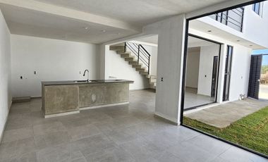 CASA EN VENTA ZONA NORTE DE VILLA DE ÁLVAREZ, 2 PLANTAS, 2 RECÁMARAS, 3 BAÑOS
