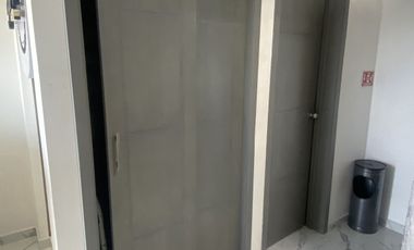 Venta local en pequeña plaza. Lateral Recta. Bello Horizonte