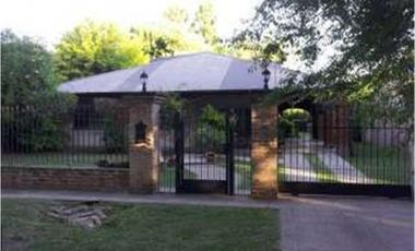 Chalet 6 ambientes sobre lote amplio- Ituzaingó