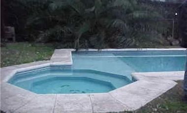 Chalet 6 ambientes sobre lote amplio- Ituzaingó