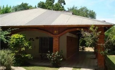Chalet 6 ambientes sobre lote amplio- Ituzaingó