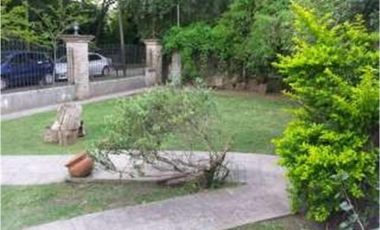 Chalet 6 ambientes sobre lote amplio- Ituzaingó