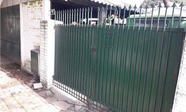 Casa con Galpón y Depto - Ituzaingó Norte