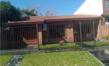 Casa 4 Ambientes en  Venta Ituzaingo Norte