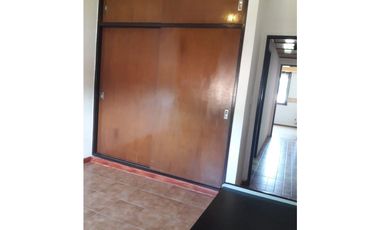 CASA AMERICANA3 AMBIENTES EN DOS PLANTAS CON LOCAL COMERCIAL- Ituzaingó Norte