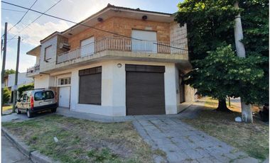 CASA AMERICANA3 AMBIENTES EN DOS PLANTAS CON LOCAL COMERCIAL- Ituzaingó Norte