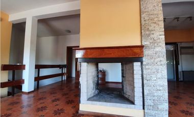CASA AMERICANA3 AMBIENTES EN DOS PLANTAS CON LOCAL COMERCIAL- Ituzaingó Norte