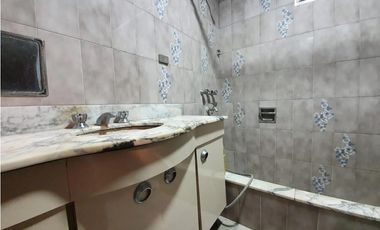 CASA AMERICANA3 AMBIENTES EN DOS PLANTAS CON LOCAL COMERCIAL- Ituzaingó Norte