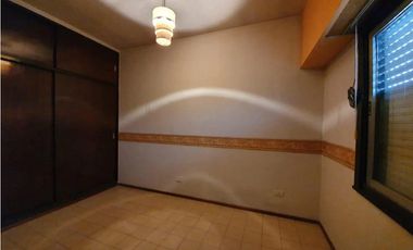 CASA AMERICANA3 AMBIENTES EN DOS PLANTAS CON LOCAL COMERCIAL- Ituzaingó Norte