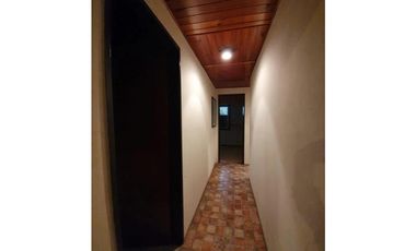 CASA AMERICANA3 AMBIENTES EN DOS PLANTAS CON LOCAL COMERCIAL- Ituzaingó Norte