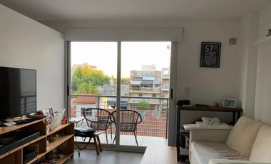 Monoambiente con terraza privada en Castelar Sur  mts de la estacion.