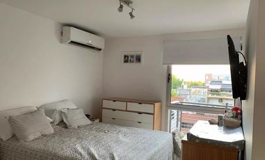 Monoambiente con terraza privada en Castelar Sur  mts de la estacion.