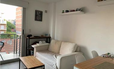 Monoambiente con terraza privada en Castelar Sur  mts de la estacion.
