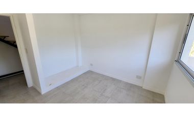 Departamento 4 Ambientes con cochera en Venta -Castelar Sur
