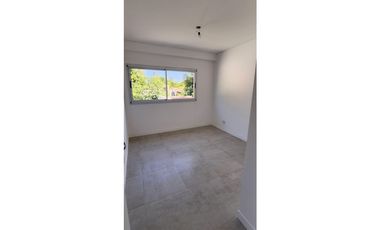 Departamento 4 Ambientes con cochera en Venta -Castelar Sur
