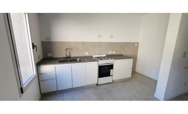 Departamento 4 Ambientes con cochera en Venta -Castelar Sur