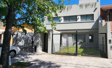 Departamento 4 Ambientes con cochera en Venta -Castelar Sur