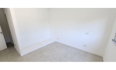 Departamento 4 Ambientes con cochera en Venta -Castelar Sur