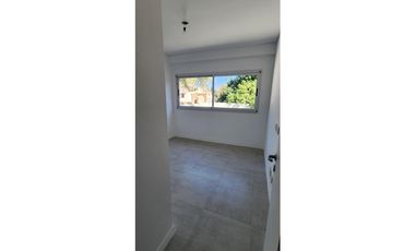 Departamento 4 Ambientes con cochera en Venta -Castelar Sur