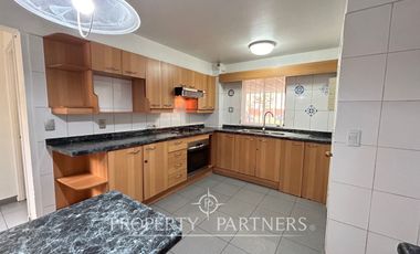 Espectacular casa en consolidado condominio cercano a Colegio San Francisco Javier