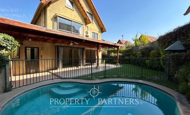 Espectacular casa en consolidado condominio cercano a Colegio San Francisco Javier