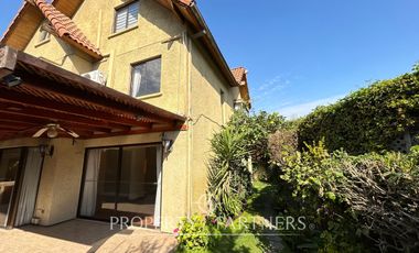 Espectacular casa en consolidado condominio cercano a Colegio San Francisco Javier