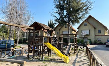 Espectacular casa en consolidado condominio cercano a Colegio San Francisco Javier