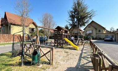 Espectacular casa en consolidado condominio cercano a Colegio San Francisco Javier