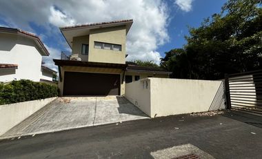 CASA DE ESQUINA EN PH NATIVA REMODELADA CON SISTEMA DE DOMOTICA.