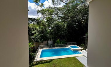 Vive en Grande: Venta de casa de Dos Niveles en Camino de Cruces