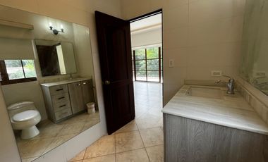 Vive en Grande: Venta de casa de Dos Niveles en Camino de Cruces