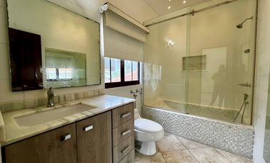 Vive en Grande: Venta de casa de Dos Niveles en Camino de Cruces