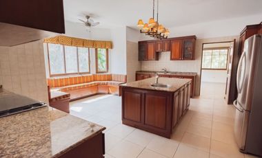 Exclusividad y Naturaleza en Perfecta Armonía: Tu Hogar en Camino de Cruces, Clayton
