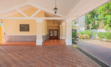 Exclusividad y Naturaleza en Perfecta Armonía: Tu Hogar en Camino de Cruces, Clayton