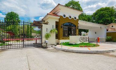 Exclusividad y Naturaleza en Perfecta Armonía: Tu Hogar en Camino de Cruces, Clayton