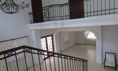 Casa de dos Niveles Camino de Cruces con Linda Piscina (Inversion)